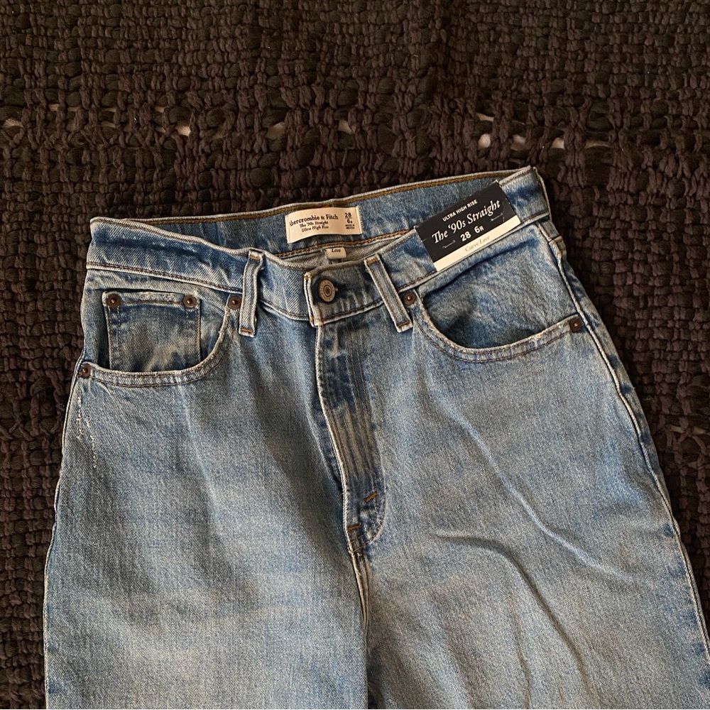 NWT Abercrombie & Fitch Ultra High Rise 90s Straight Jeans - Picture 4 of 4